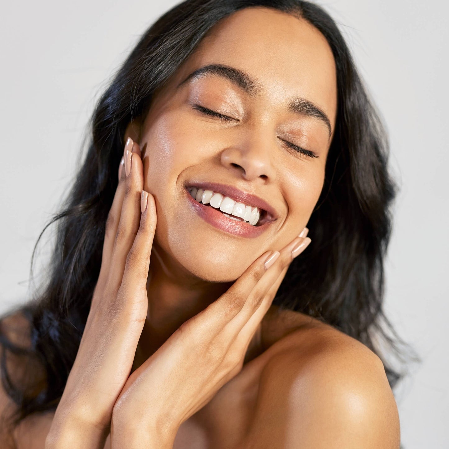 MD Advanced Hydration Crème hydration, firms, brights, and smooths skin