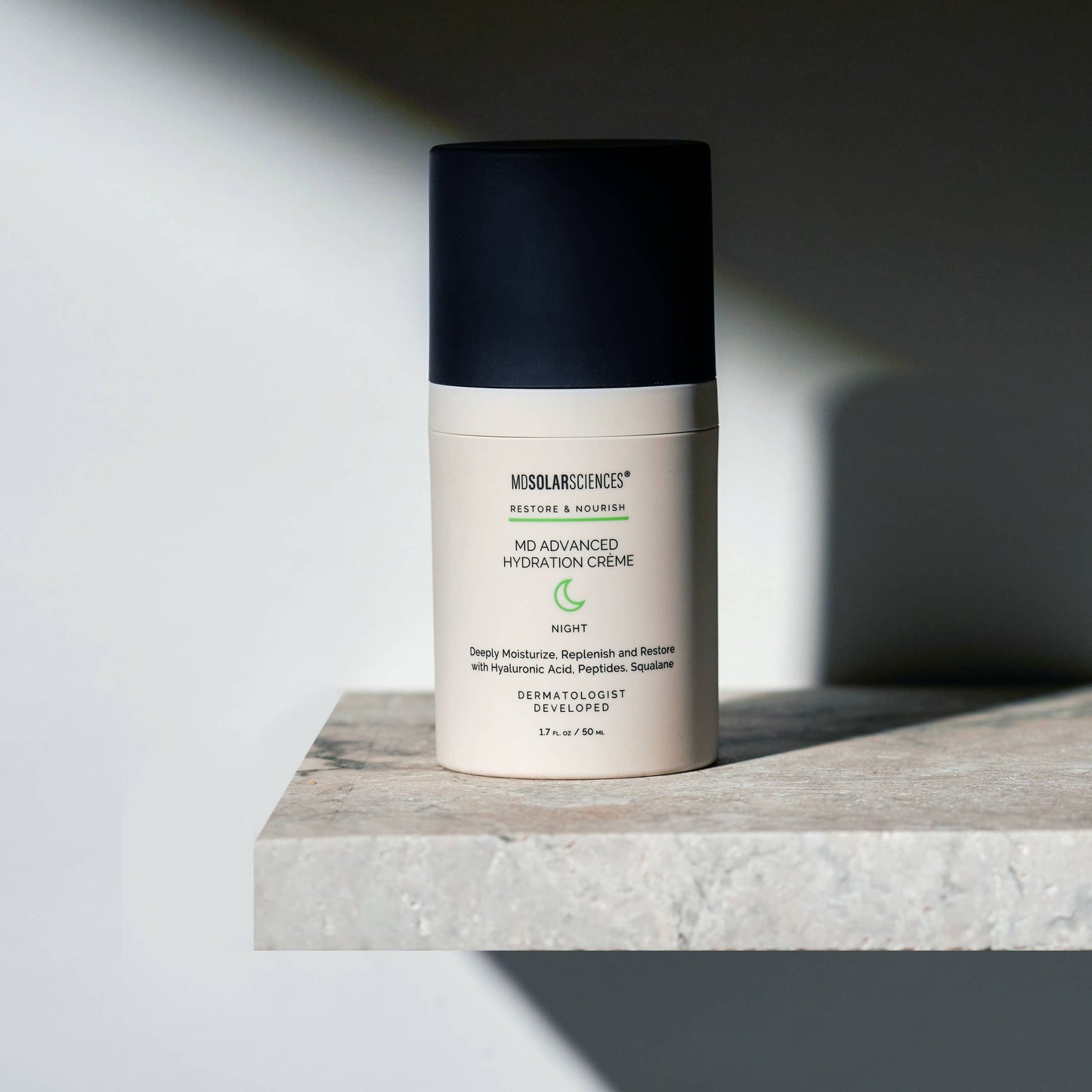 MD Advanced Hydration Crème hydration, firms, brights, and smooths skin